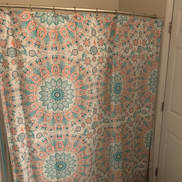 Beautiful Pattern Shower Curtain Like New - Picture 4 of 4